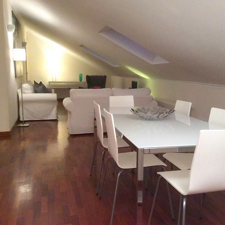 Apartment La Mansarda アルバ 部屋 写真