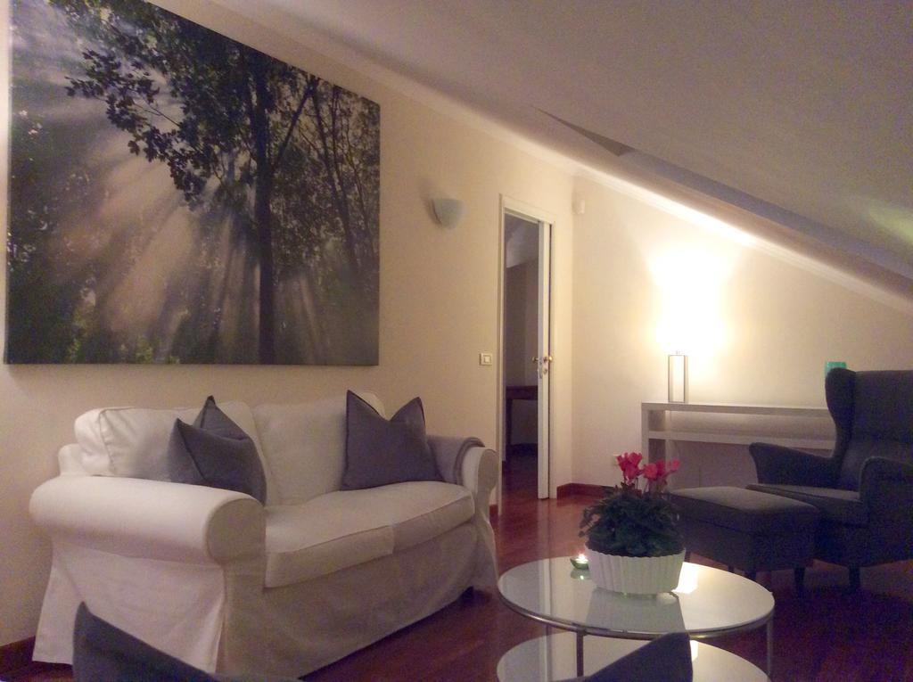 Apartment La Mansarda アルバ 部屋 写真