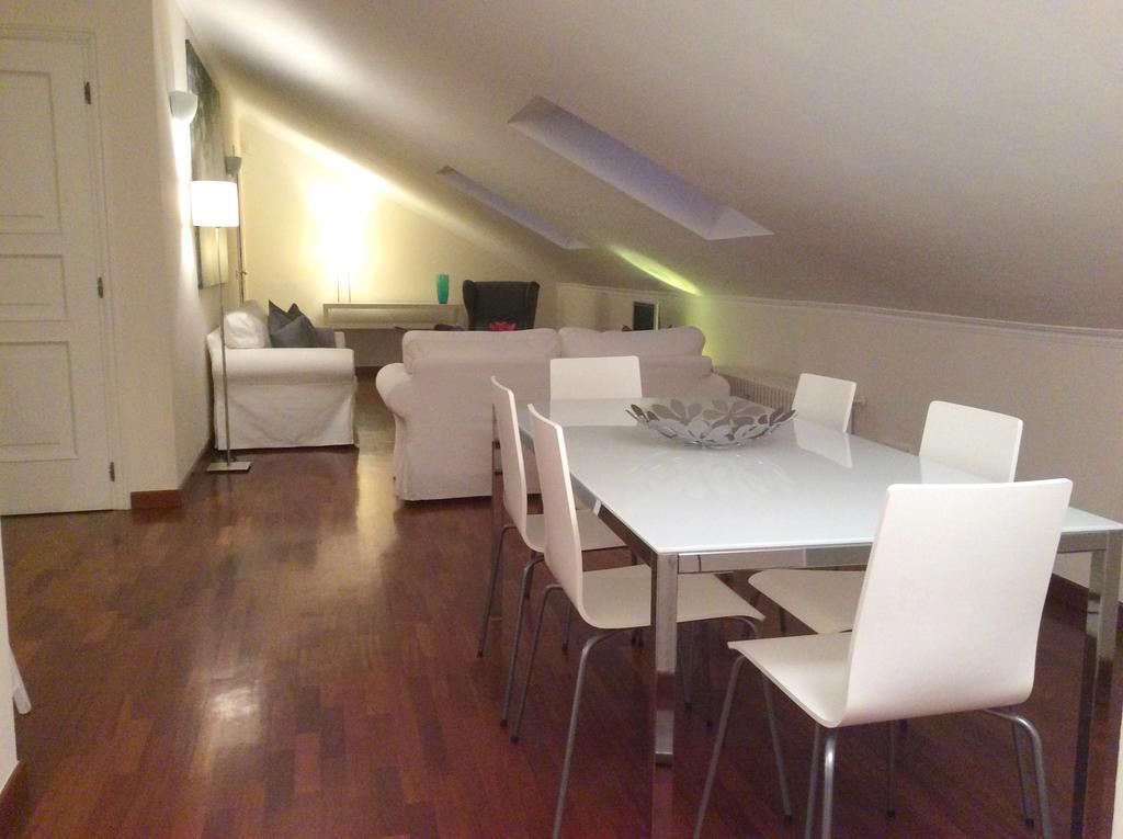 Apartment La Mansarda アルバ 部屋 写真