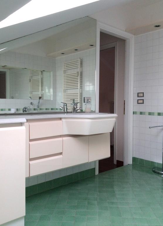 Apartment La Mansarda アルバ 部屋 写真