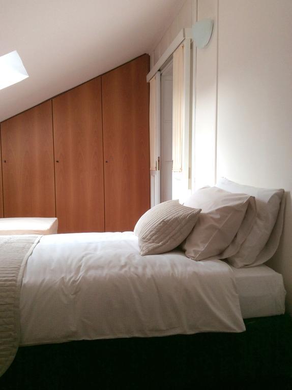 Apartment La Mansarda アルバ 部屋 写真