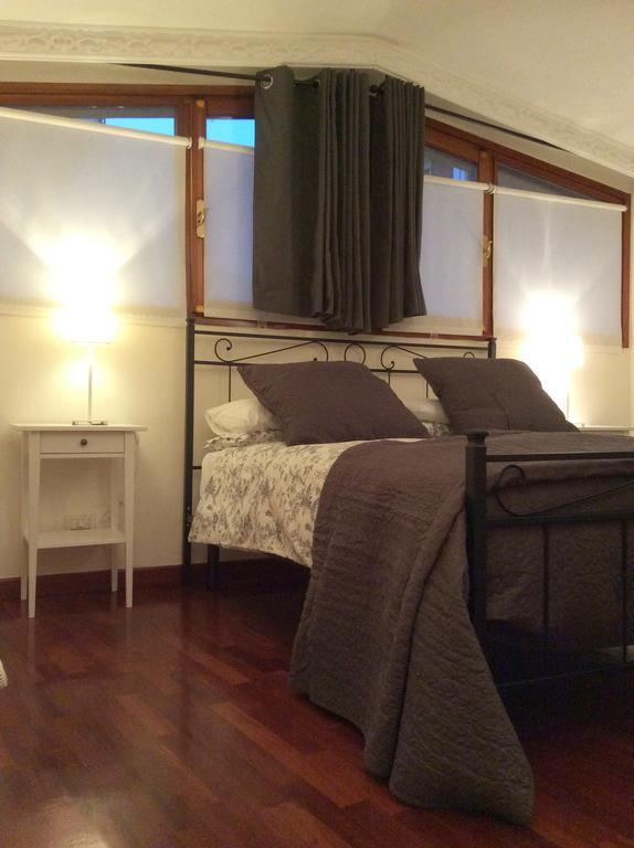Apartment La Mansarda アルバ 部屋 写真